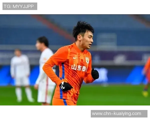 足球新秀崭露头角展现潜力与激情引领未来赛场新风潮 足球新秀崭露头角展现潜力与激情引领未来赛场新风潮